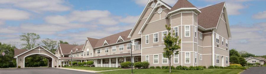 Charter Senior Living of Pekin - Gallery Image 1