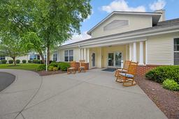 Commonwealth Senior Living at Bon Air - Gallery Image 2