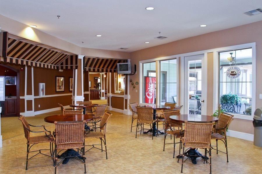 Martin Crest Assisted Living and Memory Care - Gallery Image 2