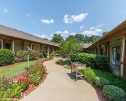 Azalea Trails Assisted Living and Memory Care - Gallery Image 3