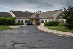 Peregrine Senior Living at Clifton Park - Gallery Image 1