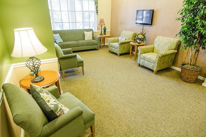 Vista Lake Assisted Living and Memory Care - Gallery Image 1