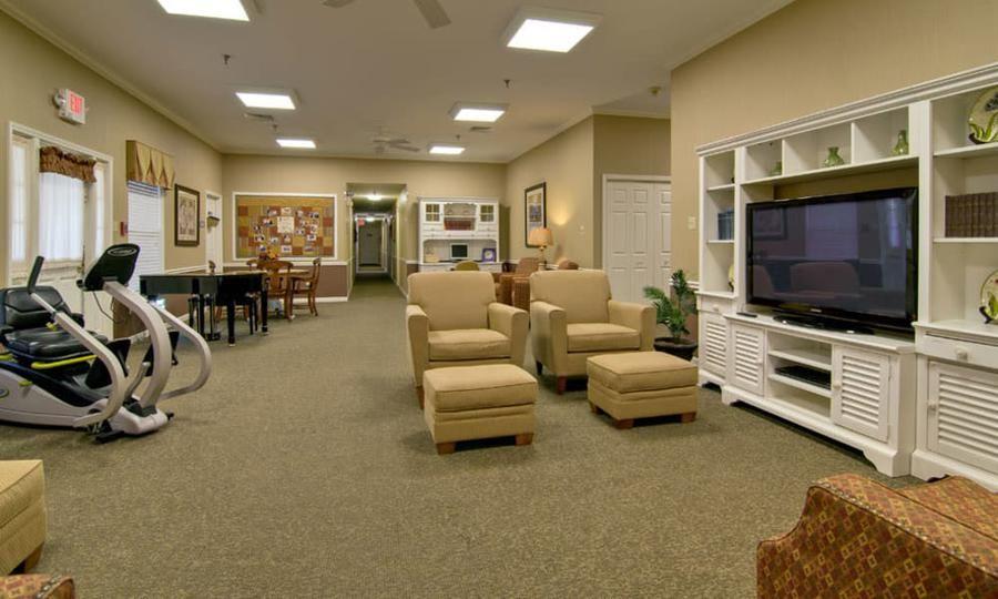 Highland Crest Senior Living - Gallery Image 6