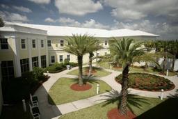 Heron Cove Assisted Living & Memory Care of Vero Beach - Gallery Image 2