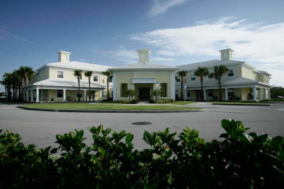 Heron Cove Assisted Living & Memory Care of Vero Beach - Gallery Image 1