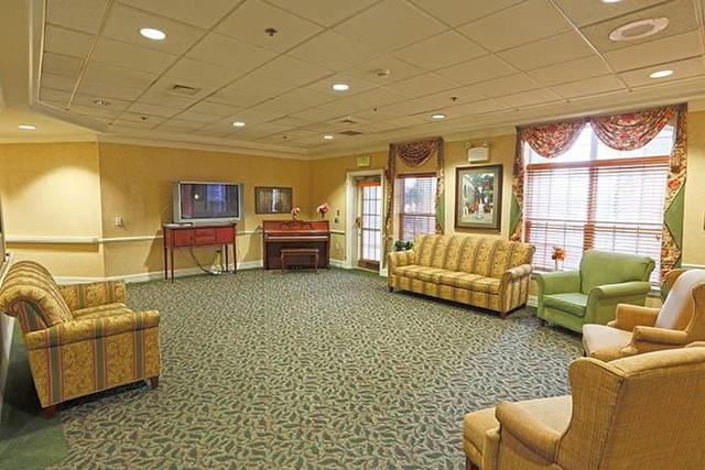 Charter Senior Living of Woodholme Crossing