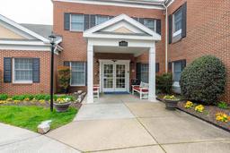 Commonwealth Senior Living at Kilmarnock - Gallery Image 1