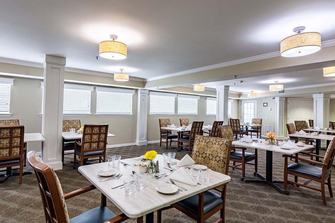 Commonwealth Senior Living at Charlottesville - Gallery Image 4