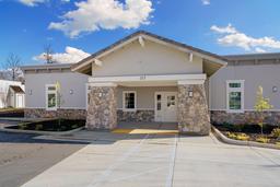 Splendor Oaks Senior Living - Gallery Image 3