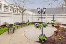 Commonwealth Senior Living at Haddam - Gallery Image 3