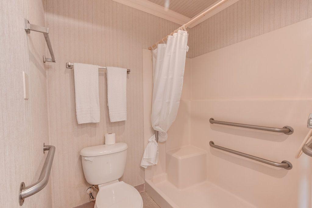 Colonial Assisted Living at Fort Lauderdale LLC - Gallery Image 2