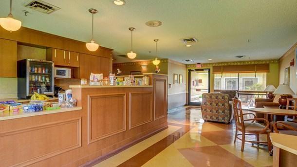 Miami Lakes Retirement Home - Gallery Image 2