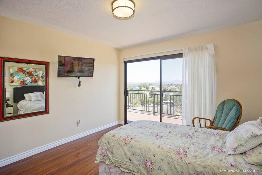 Country Club Villas - Gallery Image 1