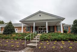 Commonwealth Senior Living at Gloucester House - Gallery Image 1