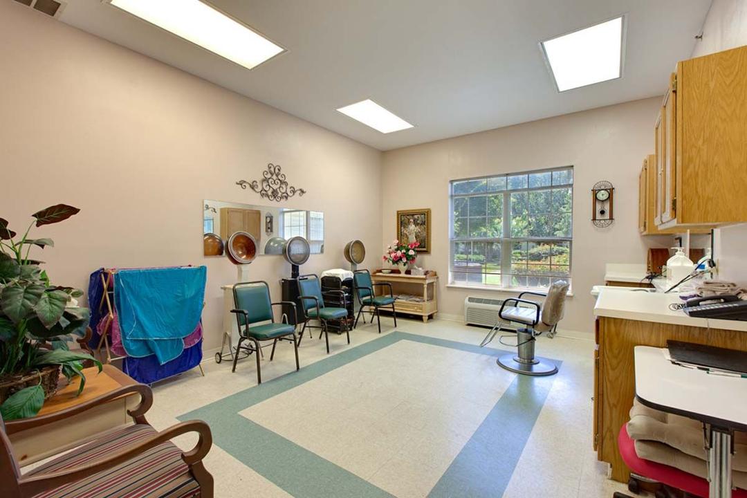 Knollwood Pointe Assisted Living & Memory Care - Gallery Image 3