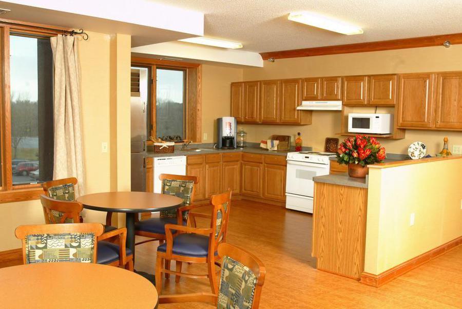 Roitenberg Family Assisted Living Residence - Gallery Image 2