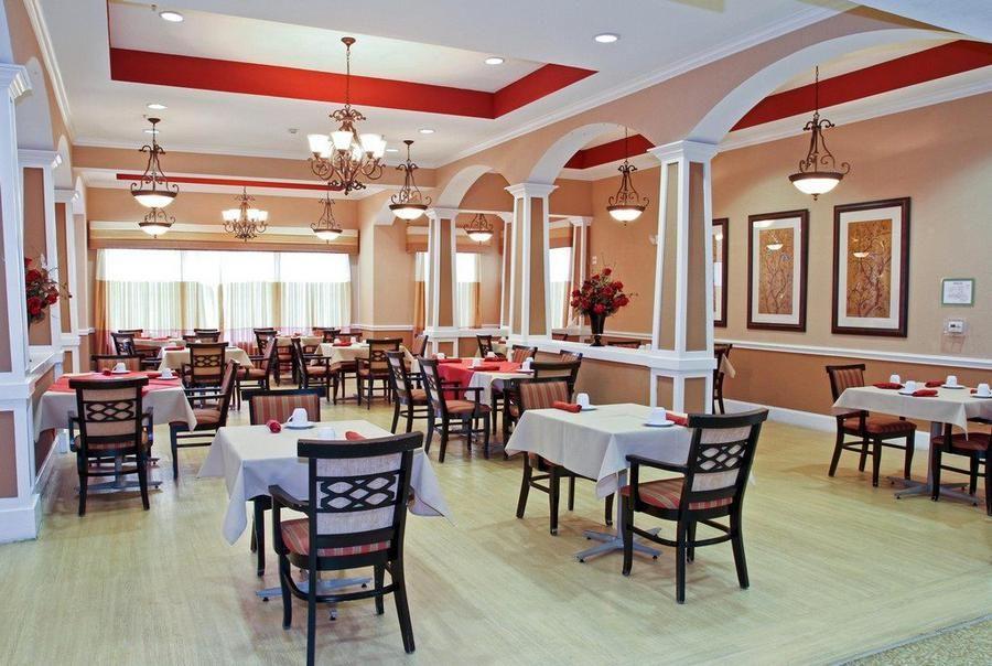 Magnolia Court Assisted Living and Memory Care - Gallery Image 4