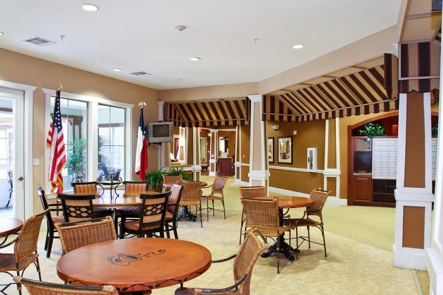 Magnolia Court Assisted Living and Memory Care - Gallery Image 5