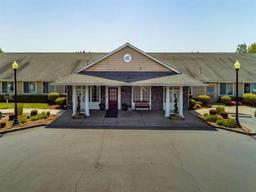 Pacifica Senior Living McMinnville - Gallery Image 3