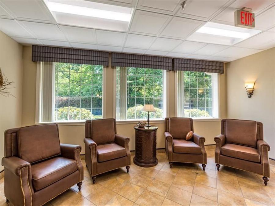 Pacifica Senior Living McMinnville - Gallery Image 6