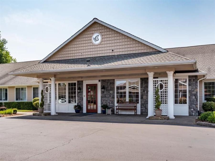 Pacifica Senior Living McMinnville - Gallery Image 2