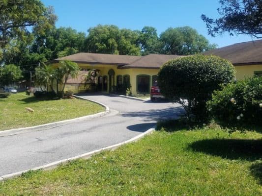 Lakeland Manor Assisted Living Facility - Gallery Image 2