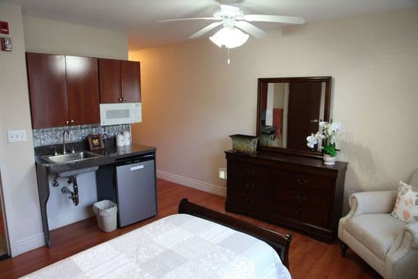 Christian Assisted Living of Johnson City - Gallery Image 5
