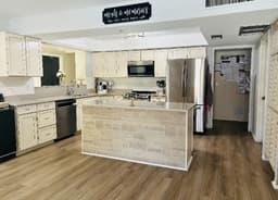 Senior Paradise Living - Gallery Image 1