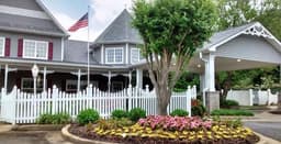 COUNTRY VILLAGE SENIOR LIVING - Gallery Image 2