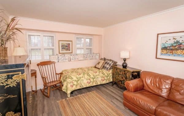 Coastal Charm Of Tustin - Gallery Image 5