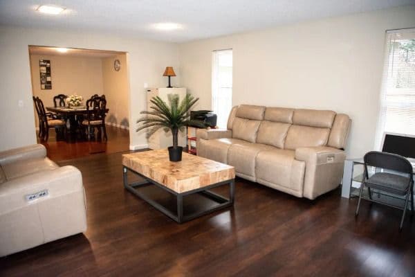 Acacia Home - Gallery Image 4