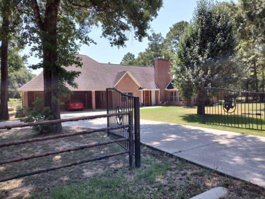 Crossroads Senior Living at Sunset Trail - Gallery Image 2