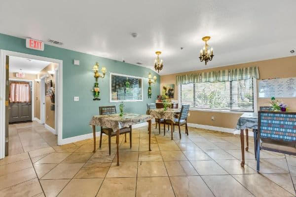 Queen Of Hearts Elder Care Of Orangevale - Gallery Image 4