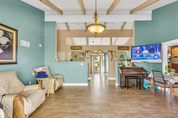 Queen Of Hearts Elder Care Of Orangevale - Gallery Image 3