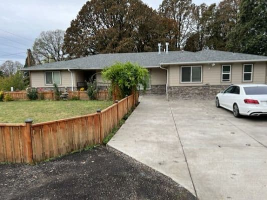 Royal Guest Home, Dennise Anderson - Gallery Image 1