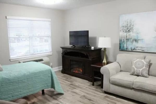 TerraBella Marchbanks - Gallery Image 5