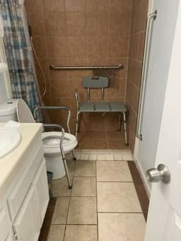 White Rock Seniors Home - Gallery Image 6