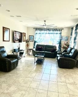 Garden Enclave Home - Gallery Image 3