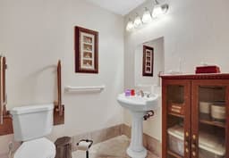 Lovin Manor - Gallery Image 6
