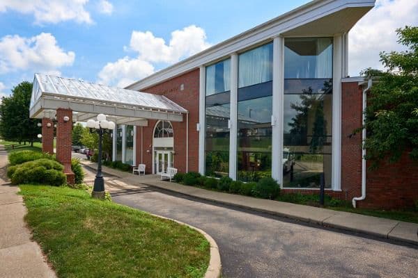 Country Club Retirement Campus - Gallery Image 5