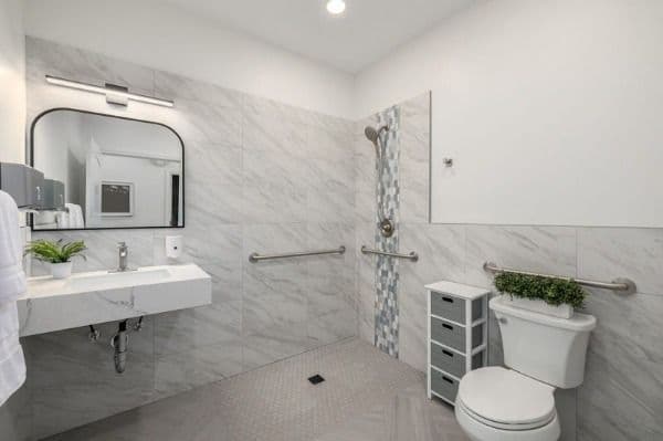 Pinnacle Peak Senior Living - Gallery Image 6