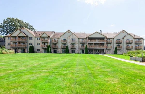 The Lakeshore At Jackson Crossings - Gallery Image 5