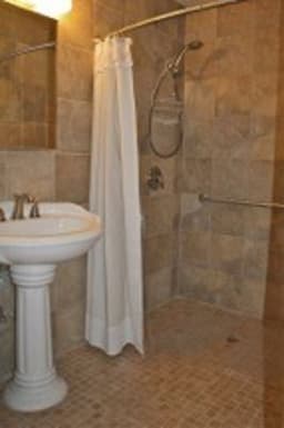 Guardian Senior Homes On Madison - Gallery Image 4
