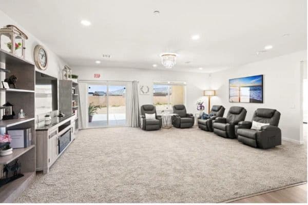 Arya Garden Assisted Living - Gallery Image 5