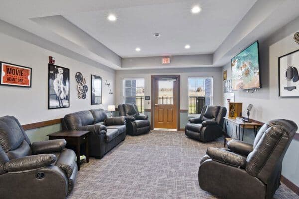 Suite Living of Forest Lake